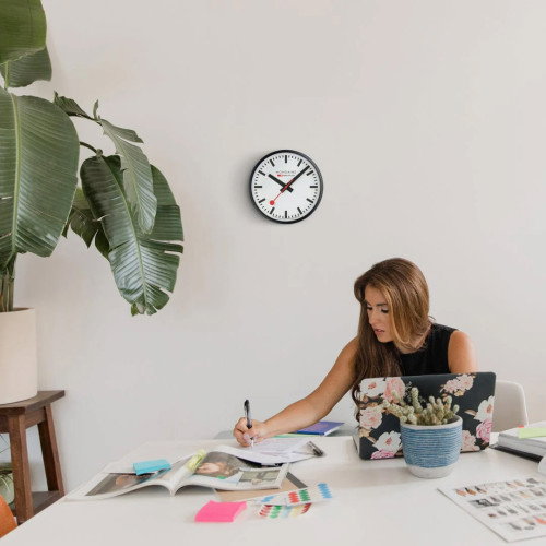 Luxoia - Mondaine Wanduhr (25 cm) - A990.CLOCK.12SBB