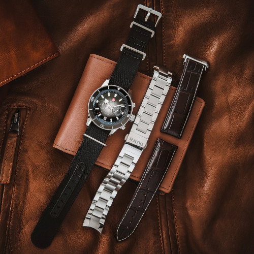 Luxoia - Rado Captain Cook Automatic Chronograph - R32145158